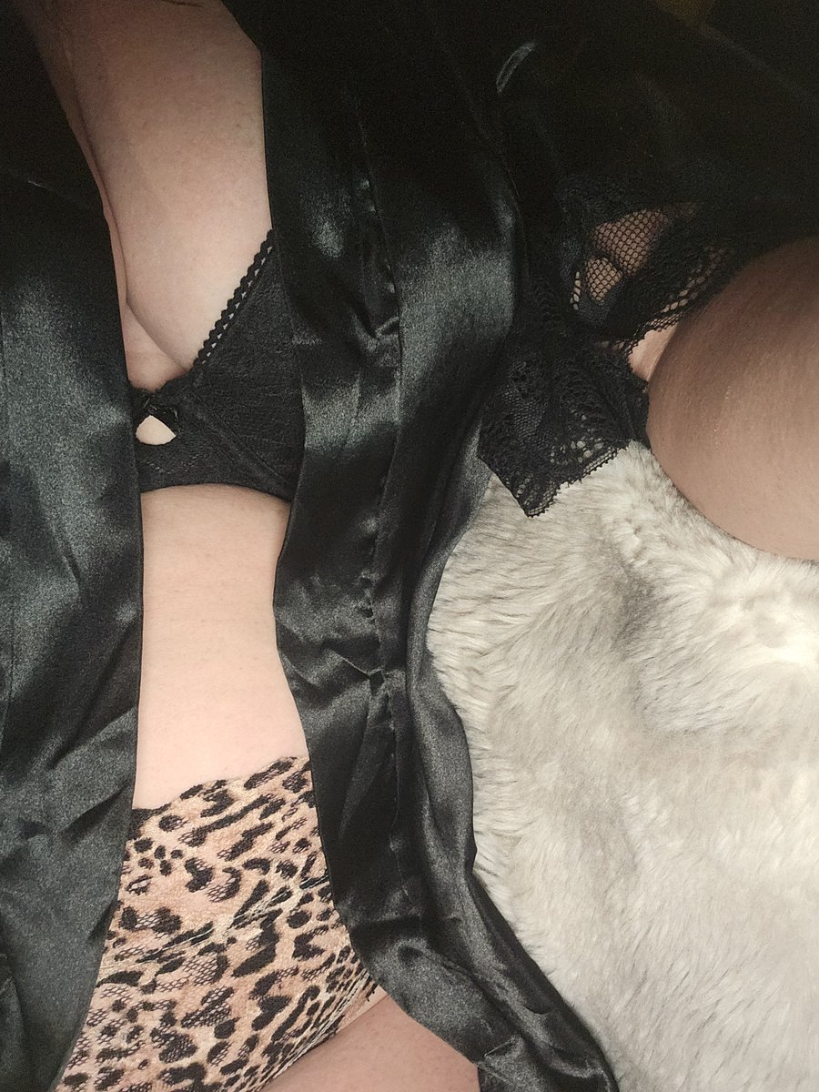 Velvetaftrdrk's tweet photo. Just enough leopard to bring out my wild side tonight.. 🐅 https://t.co/feWhF0s0ea
