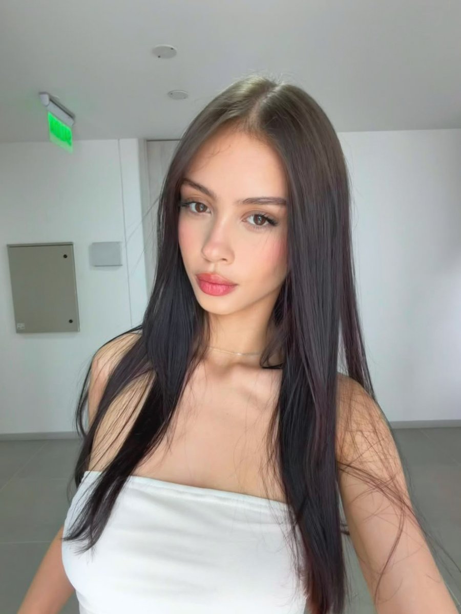 dollkatte1's tweet photo. My profile has a little more of this energy waiting for you. 🔥

#CasualStyle #DarkHair https://t.co/6DatAQhLSd
