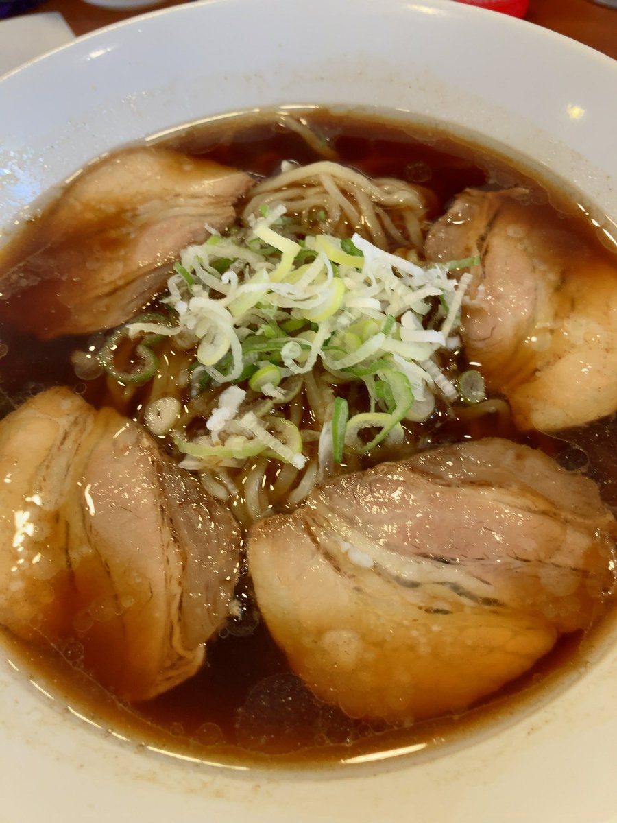 tsmadomado's tweet photo. やっと食べたよ😋郡山ブラック！！（大盛）

そうだなぁ…ブラックを流行らせた富山のよりも、丸森ブラックに近い感じ。
後味もよし！
胡椒かけたら良さそうだなぁと思ってかけたら、ピタリ決まったよ🤤

幸楽苑さんご馳走様でした😋 https://t.co/sKDEOSgFIT