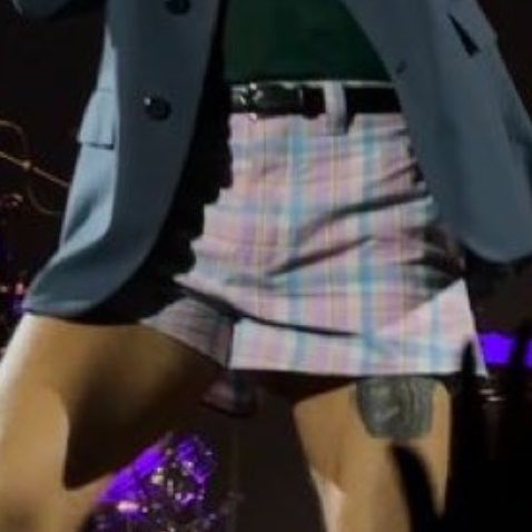 pessimisticoomf's tweet photo. he got the lesbian shorts omg… https://t.co/FLXx6reucq