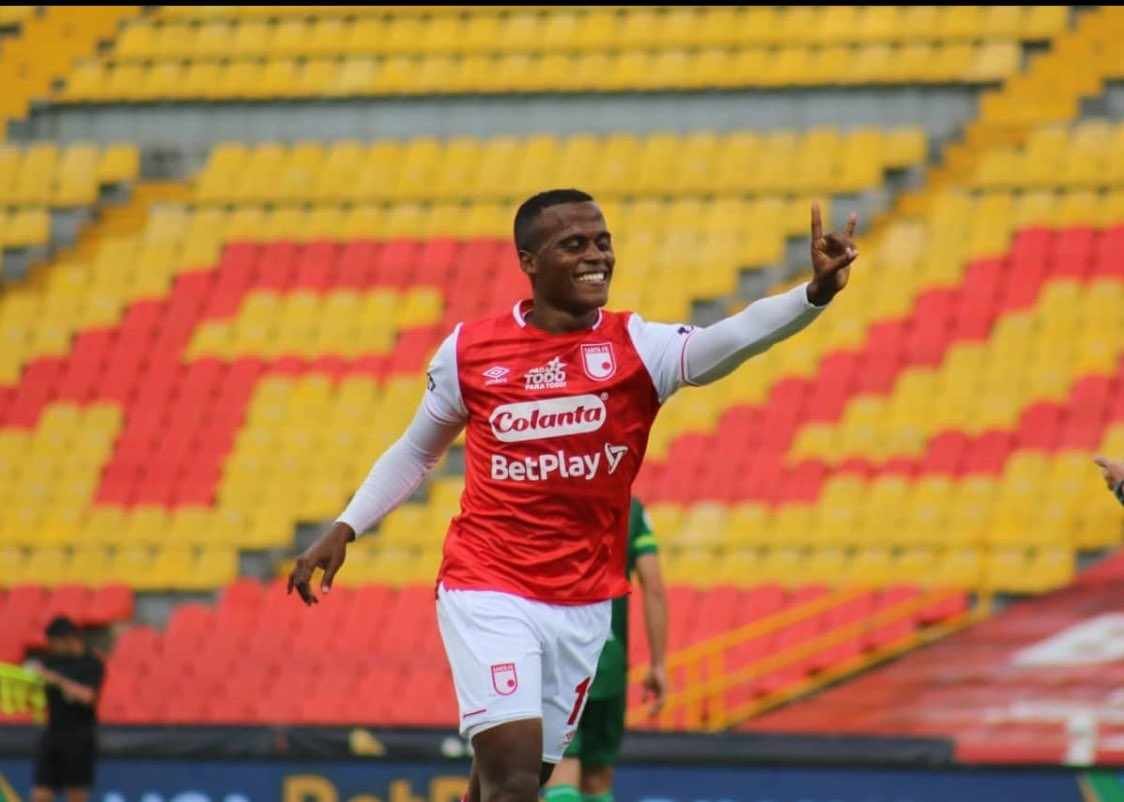 juan_estug's tweet photo. Yo lo vi crecer como jugador y ahora usa la 10 de la selección Colombia. Que orgullo verlo vestir la camiseta qué más amo https://t.co/DlLSbNh1A9