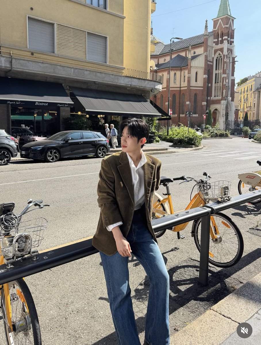 Vtcng01's tweet photo. Gặp anh em bỗng muốn thờ
Vừa thờ ích thích vừa thờ ương thương.

#PARKSIWOO 
#박시우 https://t.co/LYWsjSN627