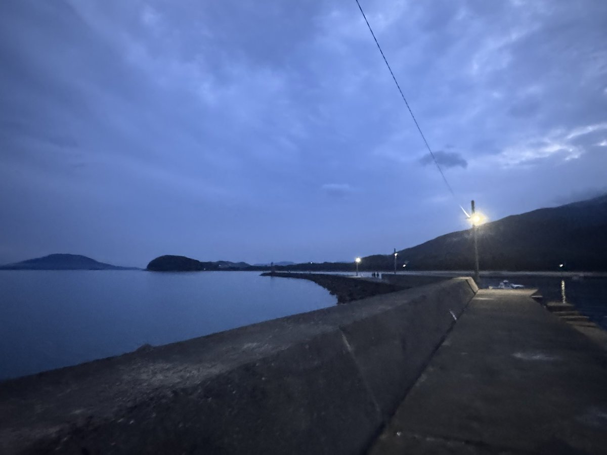 yoshimogi8's tweet photo. 朝活🎣in糸島
homeが混み合ってたから
近くの漁港でショアジギ
幸先良くサゴシが釣れたけど後が続かず
homeに戻って今年50匹目の
記念すべきキジハタは35cmと良型
エギングロッドがブチ曲がって
引きを楽しめた大満足の朝活🐟🐟🐟 https://t.co/pe3iIyzqvz