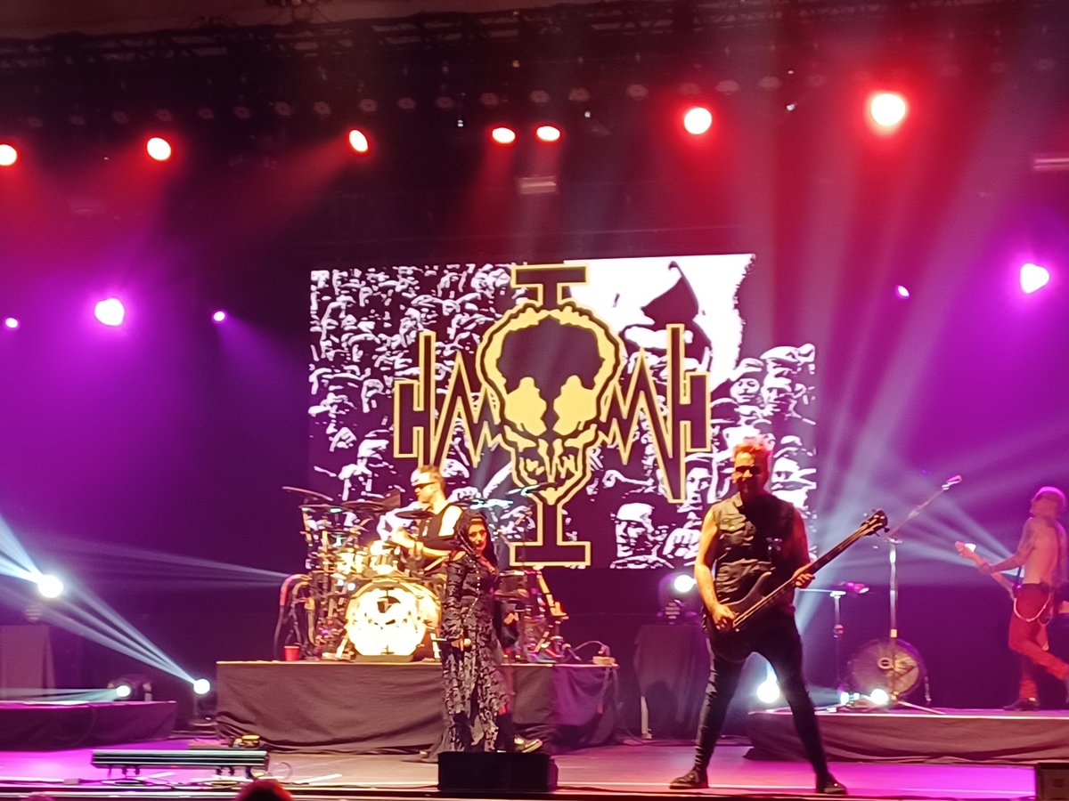 o2bcd8ed's tweet photo. Geoff Tate in Laughlin....#Laughlin. #Music https://t.co/sqt73pKFpl