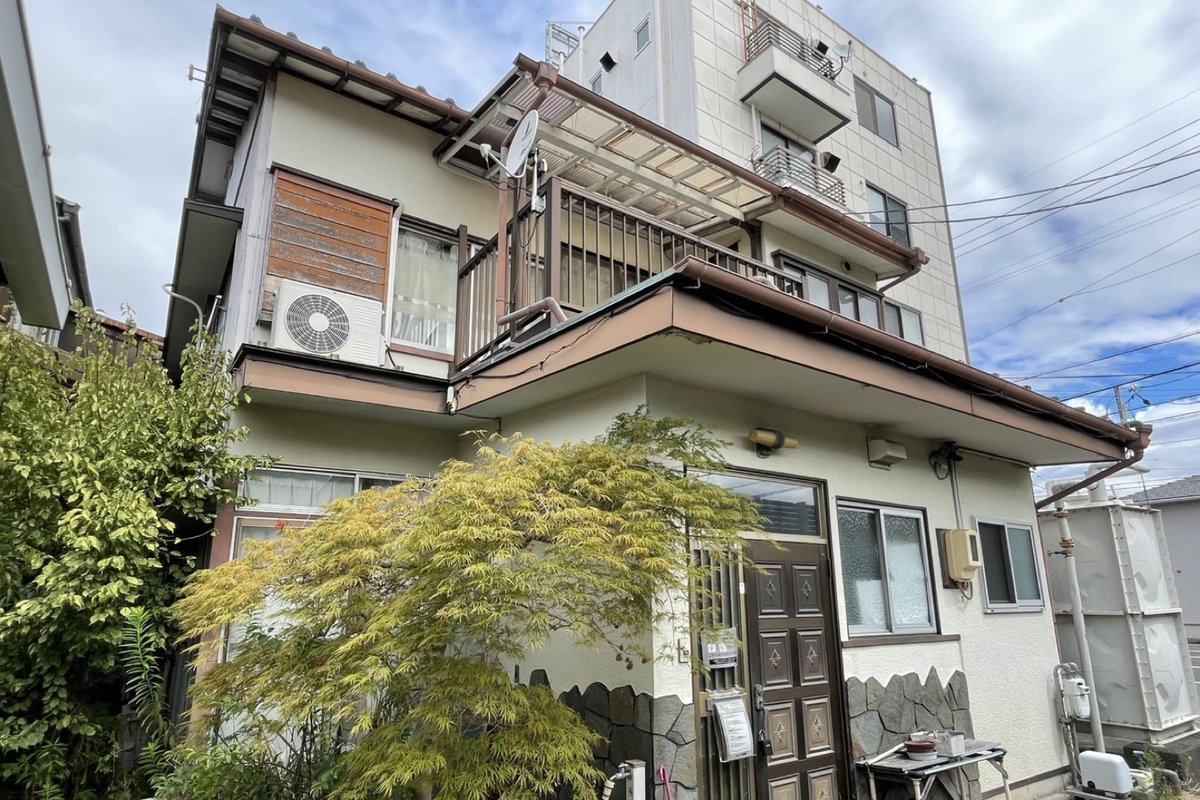 LifeShizuoka's tweet photo. 普段なら勝手に開けられない、他人の家のタンスや押し入れまで探索。静岡市で「本物の空き家一軒」が謎解き会場になりました。先行公演は約4時間で完売。参加者の満足度は10点満点で9.6点の高評価です。
https://t.co/kWc4fnQyua https://t.co/1R4as9FN7C