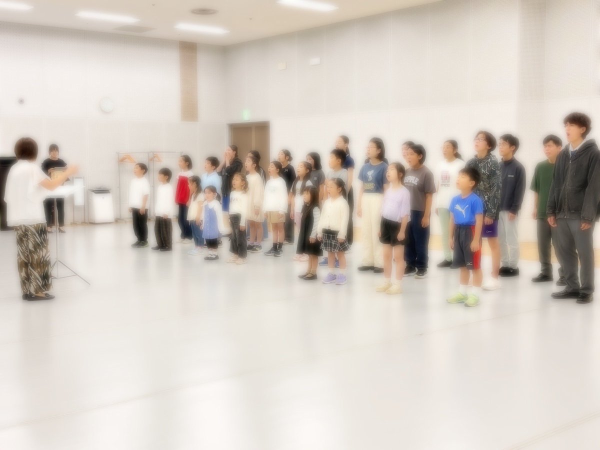 KCC_information's tweet photo. 今日は「千葉県こども合唱フェスティバル」です♩

ステージリハーサルを終え、最後の発声練習＆楽曲練習中🎵

千葉県各地から集まった、歌でつながる仲間たちと一緒に、楽しい一日になりそうです🥰

柏少年少女合唱団も笑顔と元気いっぱい歌います🌟 https://t.co/9rCHtOYEHr