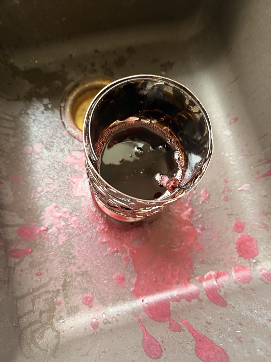 jarenado17's tweet photo. hey @bathbodyworks my entire candle caught on fire like i mean on fire!  isn’t that not suppose to happen? tried to put out with water because fire was excessive and obv that was a mistake. can i get some help? https://t.co/rCQdxdQLVe