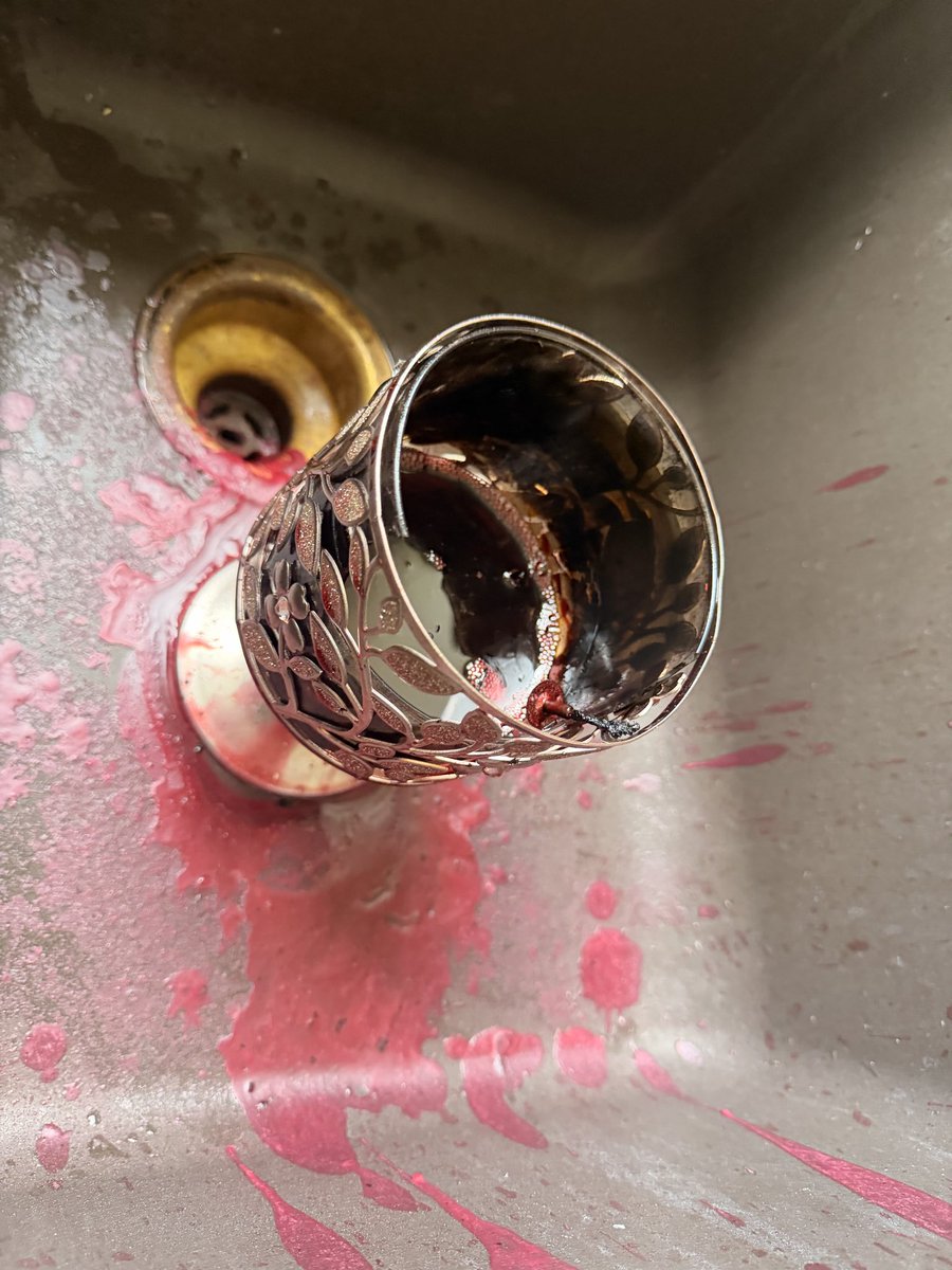 jarenado17's tweet photo. hey @bathbodyworks my entire candle caught on fire like i mean on fire!  isn’t that not suppose to happen? tried to put out with water because fire was excessive and obv that was a mistake. can i get some help? https://t.co/rCQdxdQLVe
