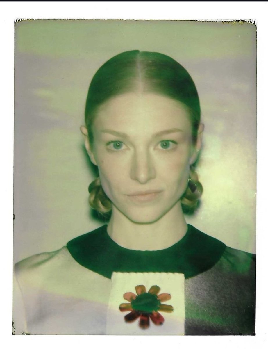 infohschaferbr's tweet photo. Hunter em 2024 durante 'The Double Club' pela Prada Mode. 

#hunterschafer #prada https://t.co/VobNyp8mbY