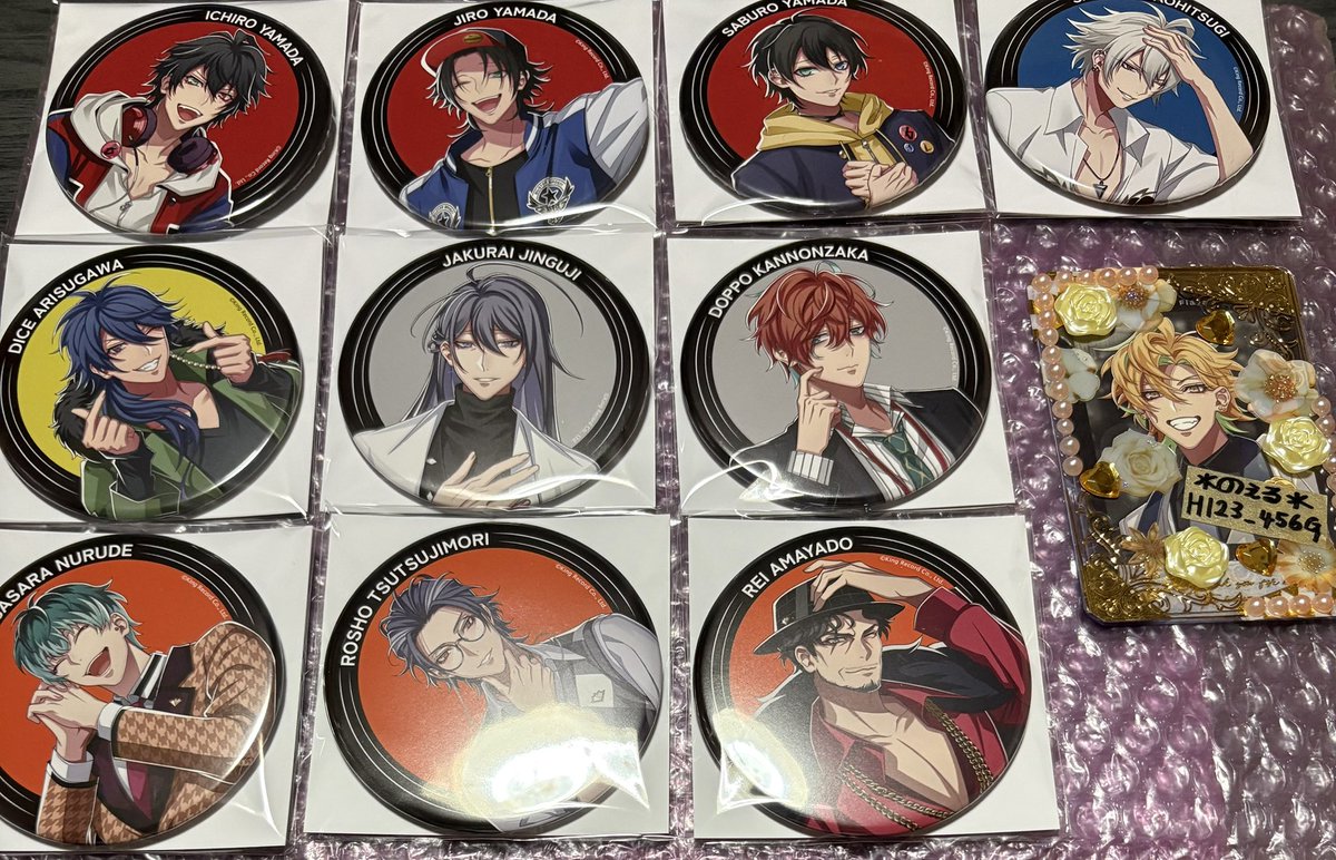 H123_456G's tweet photo. 【交換】ヒプノシスマイク ヒプマイ Birthday 缶バッジ ブロマイド
(譲)
*一郎 二郎 ○三郎 *左馬刻 帝統 寂雷 *独歩 *簓 盧笙 ○零

(求)
同種一二三~4
異種9th絵柄一二三

ブロマイド
birthday⇔9th◎

缶バッジは＊キャラは○キャラ同数お迎え下さい

郵送のみ
検索からのお声掛けもお待ちしてます https://t.co/8o1frPpNCg