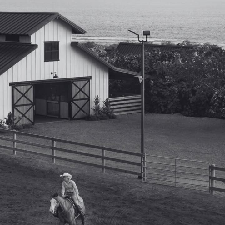 AmericanStalls's tweet photo. Golden light. ๐
Ocean air. ๐ฌ๏ธ
A barn where every detail feels intentional. ๐ฟ
A peaceful space built for connection, calm, and beauty. ๐บ๐ด
#Barngoals #EquestrianStyle #AmericanStalls #EquestrianLife #SlidingStallFronts #BarnDoors https://t.co/udglfOI20w
