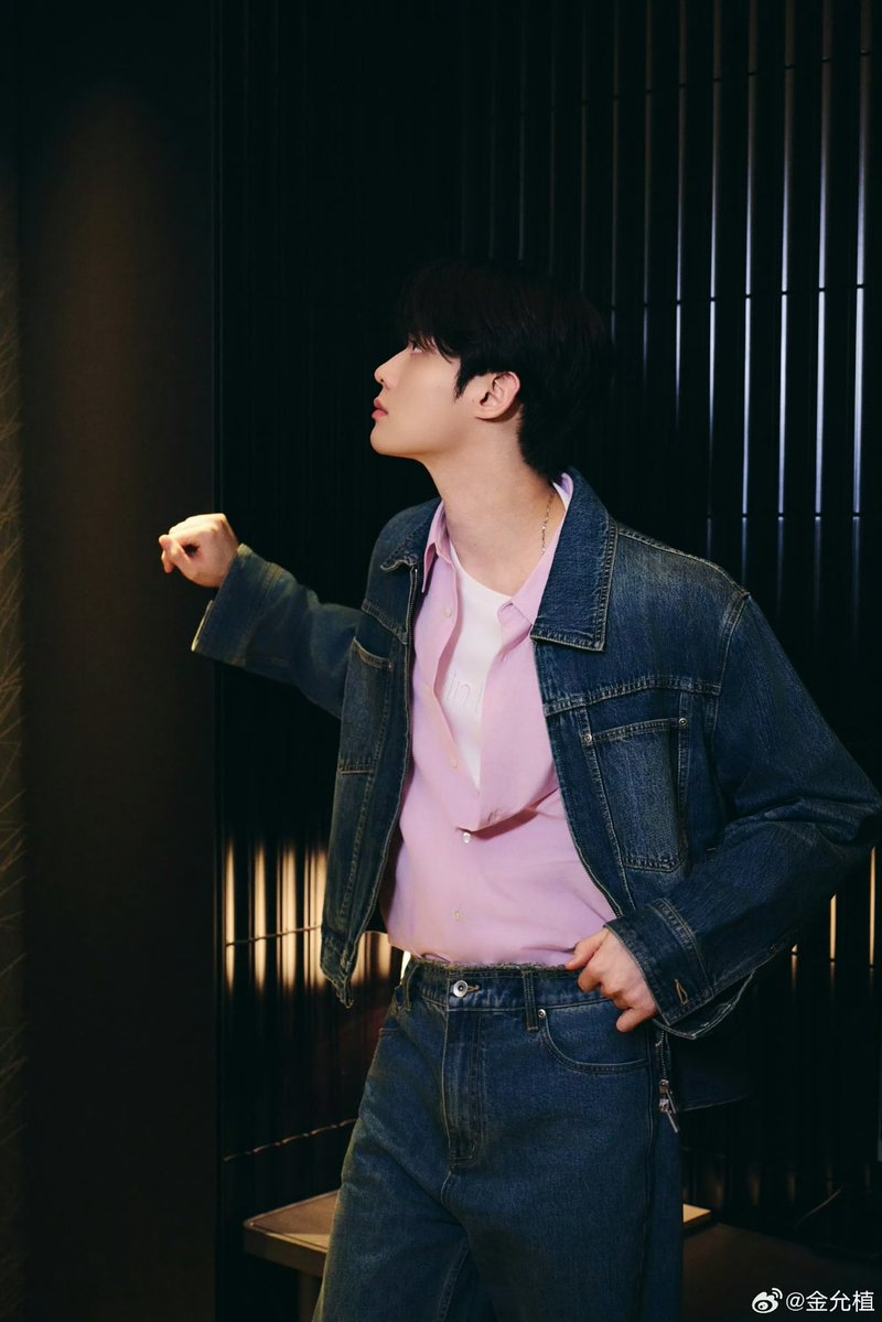 Vtcng01's tweet photo. Cho em một cốc trà đào Tiện cho em hỏi lối vào tim anh.

 #KimYoonSik
#김윤식 https://t.co/4jzGcNeqLN
