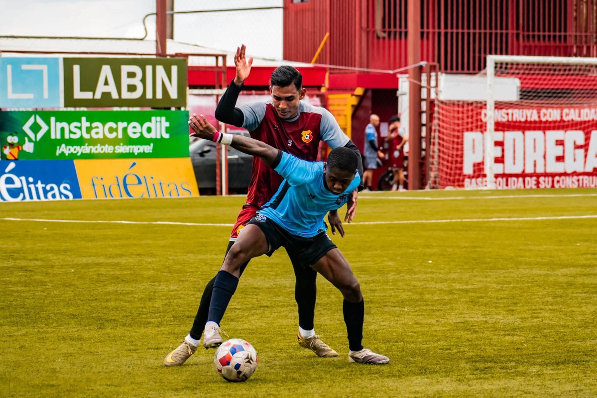 ADNROJIAMARILLO's tweet photo. Triunfo florense en un duelo de alta intensidad 🏆
🔴🟡 #CSH El Club Sport Herediano selló un importante triunfo 2-1 frente a A.D. Rosario en un disputado compromiso matutino. El Team mostró jerarquía para inclinar la balanza a su favor en un choque exigente. ⚽👏 https://t.co/ySYQeJbduW