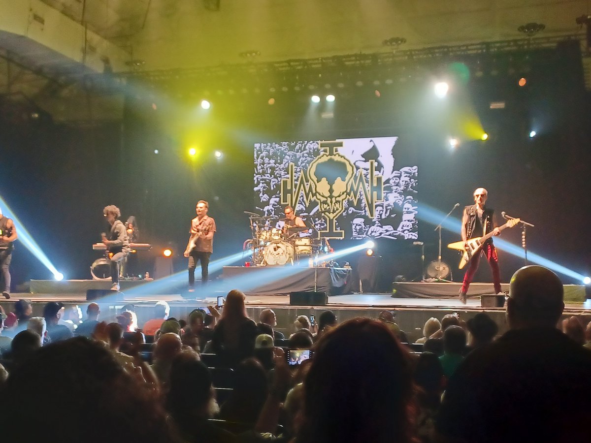 o2bcd8ed's tweet photo. Geoff Tate in Laughlin....#Laughlin. #Music https://t.co/sqt73pKFpl