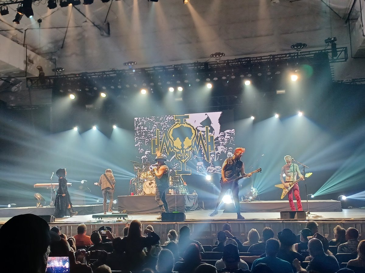 o2bcd8ed's tweet photo. Geoff Tate in Laughlin....#Laughlin. #Music https://t.co/sqt73pKFpl