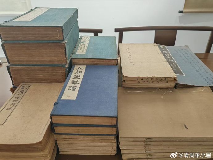 choejaewon14026's tweet photo. I found a mysterious ancient book with words like 馗, 幽, 倥, 虐, 揖 hidden in its faded pages—what secrets do these odd characters hold， https://t.co/zcglhdscXT