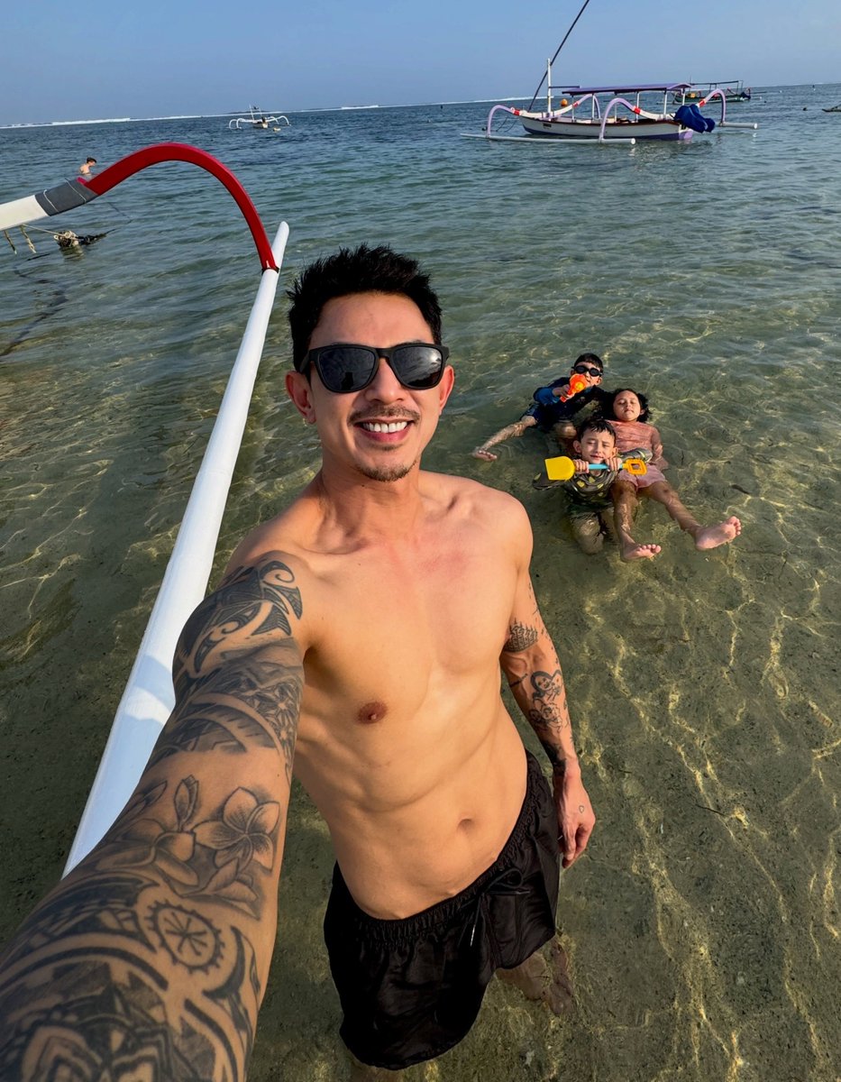 mrvvip's tweet photo. Fandy Christian on his latest shirtless snaps. #selebwatch https://t.co/OokputiPy3