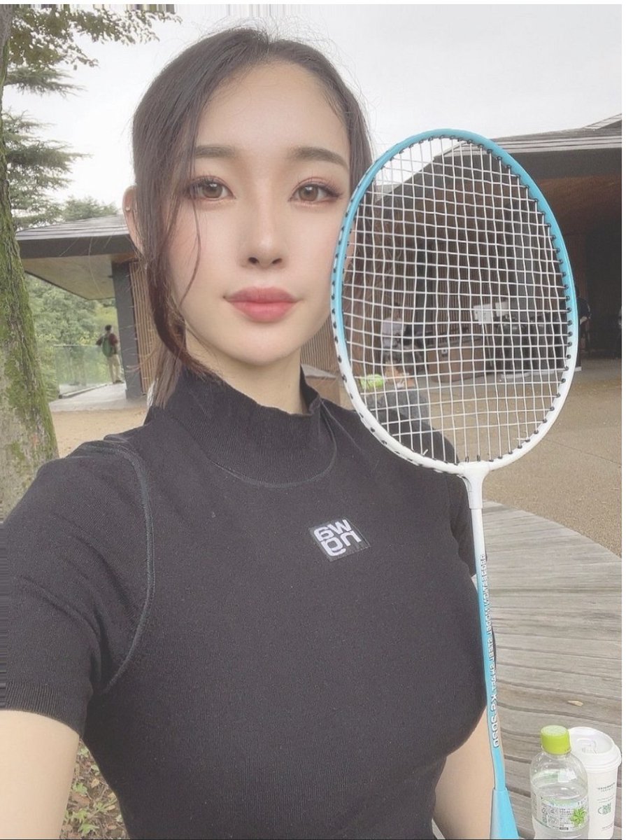 jabithastory's tweet photo. ロシアオープンなど国際大会で4度の優勝を誇る、元エリートアスリート。 身長176cm。「峰不二子と同じ」と称する抜群のプロポーション。 https://t.co/5atsHyP0x2