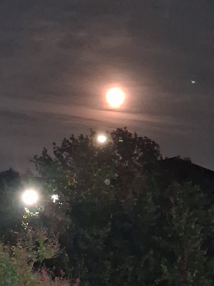 JosephRutland5's tweet photo. I think this is called the Aries Full Moon ... but when you see this moon, whatever you desire, whatever you wish, whatever you dream ... may it come to reality in some way for you.
And so it is.
#AriesFullMoon #Aries #FullMoon https://t.co/5vNqWgUzZd