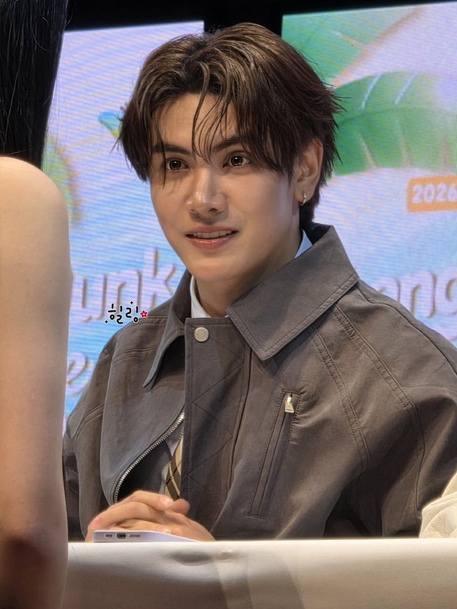 _hopedestiny__'s tweet photo. os olhinhos brilhantes 🥹🥰🤏

JOONGDUNK JAIDEE SEOUL SMILES
#JDJaideeFMinSeoul https://t.co/hkippAmBz0