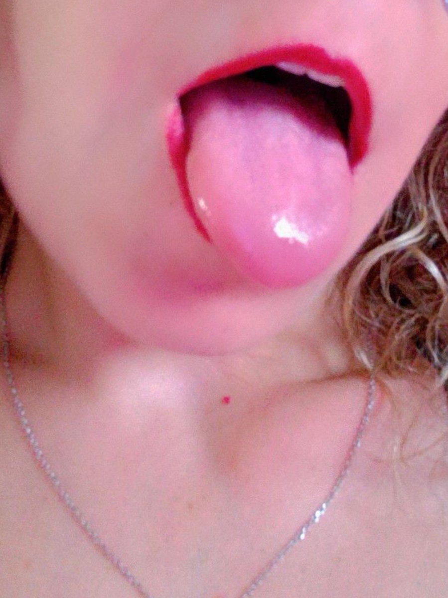 Alexxandragrey's tweet photo. 💋🔥 «Mi boca, mi lengua y mis labios rojos… una tentación que no se explica, se disfruta.» 💄👅❤️‍🔥#SabadoDeMorboYProvocación https://t.co/f3KWlDpmtZ