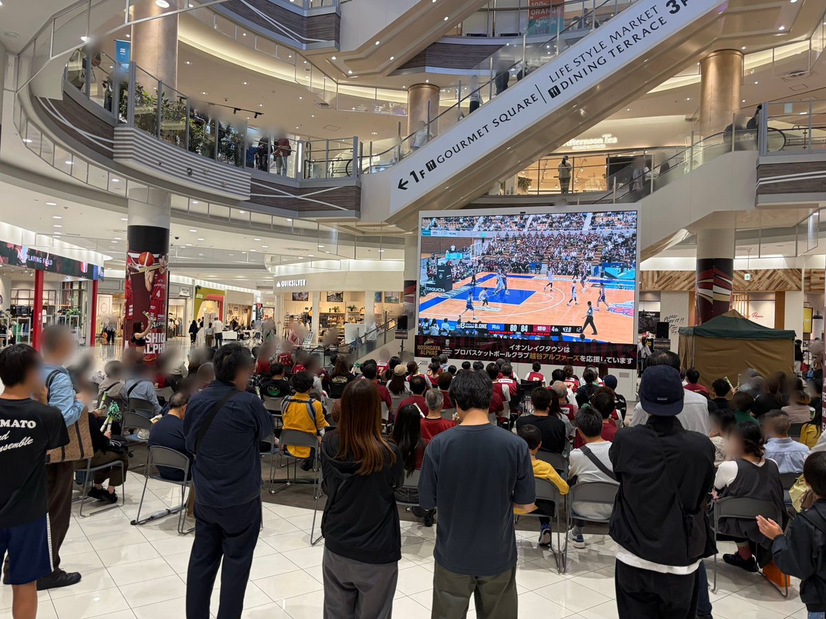 KoshigayaAlphas's tweet photo. ✴️PV実施報告✴️

9/25(金)・26(土)にイオンレイクタウンkazeにて
開幕戦のパブリックビューイングを開催いただきました📣🏀

昨日は #AlphaVenus のMegumiとMomokaも参加し、パフォーマンスや応援練習を実施💃🟩⬜️⬜️

多くの #アルファメイト の皆さまにお集まりいただき、越谷から共に開幕戦を応援することができました❤️‍🔥

いよいよ来週はホーム開幕戦🦆🏀
ホームでも一丸となって熱く戦いましょう！

#越谷アルファーズ #Bリーグ
#イオンレイクタウン