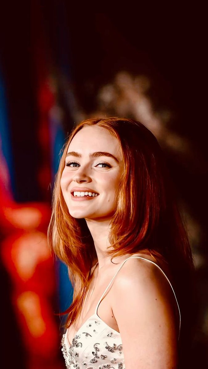 aether_star1's tweet photo. Sadie Sink’s smile is basically a little piece of sunshine 🫶 https://t.co/auY3ri7eVC