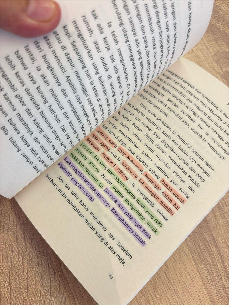 TarenEmbreirr's tweet photo. I just finished reading the book last night because I’m often exhausted on weekdays. It shows how horrifying life can be for women, along with the injustice and hypocrisy in this world. Firdaus is truly strong, enduring abuse, a terrifying https://t.co/oXGSM50uB2
