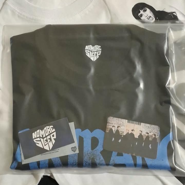 ddrkive's tweet photo. un día tu ex te presenta a sus amigas y 3 años después las cuatro le venden remeras a las armys de mierda💜

(tenemos pedidos abiertos y muchos diseños de bangtan hermanas chusmeen todo en https://t.co/o3aQvIeHfH) https://t.co/9Um9ri4Kjs