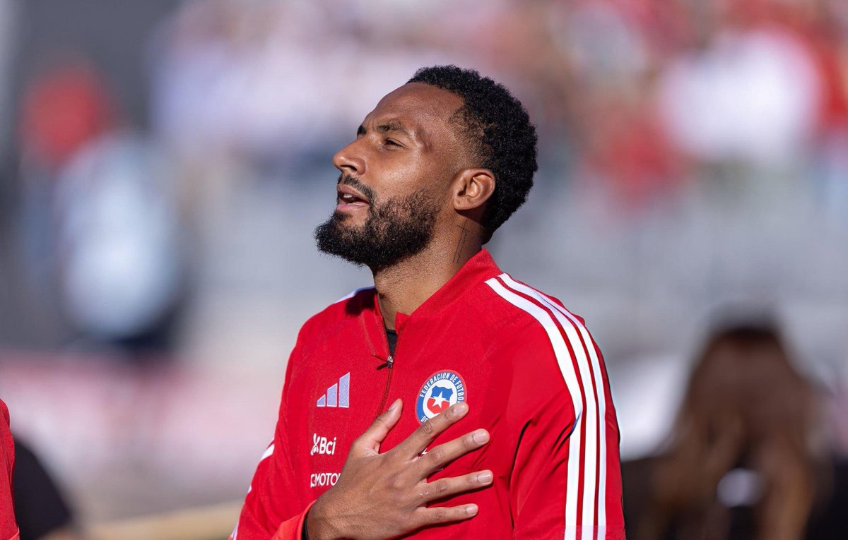 Chilenosxmundo_'s tweet photo. Lawrence Vigouroux una vez más demostró que debe ser el arquero titular de la selección chilena.
5 atajadas y el mejor de la cancha https://t.co/Bu9xrDeout