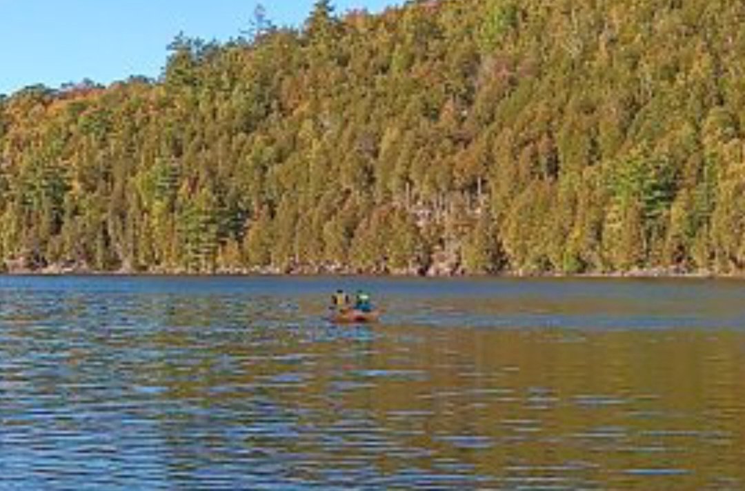 Jrab198709's tweet photo. The girls went out pretty far earlier, on the paddle boat.. https://t.co/PjlpZ9SuNx