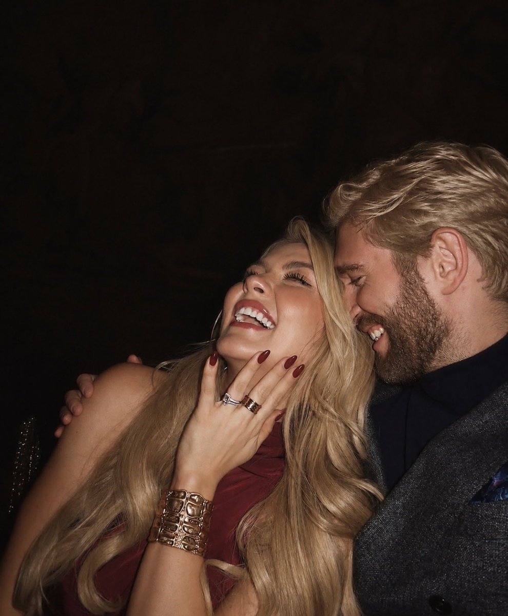 lithorns's tweet photo. Motivo nmr1 
O sorriso da minha linda esposa. https://t.co/ddcodWCHez