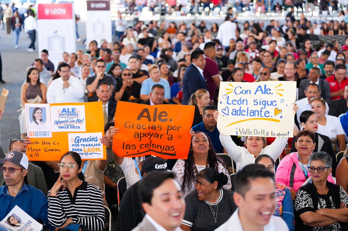 DanteDelgado's tweet photo. ¡León tiene un gobierno naranja! 🧡

Reconozco el trabajo de @AleGutierrez_mx, con ella, gobernar es estar cerca, escuchar y trabajar para que las cosas pasen. Con espacios públicos, obras que mejoraron la ciudad y acciones que ponen primero a las niñas y los niños.

León es otro y es mejor.