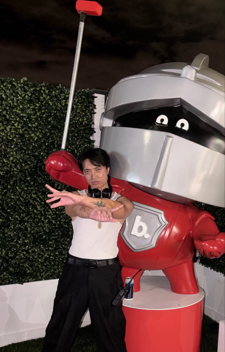 Bigbootygayman's tweet photo. Yall know what to do
#putmeincoach https://t.co/KldSMcgg12