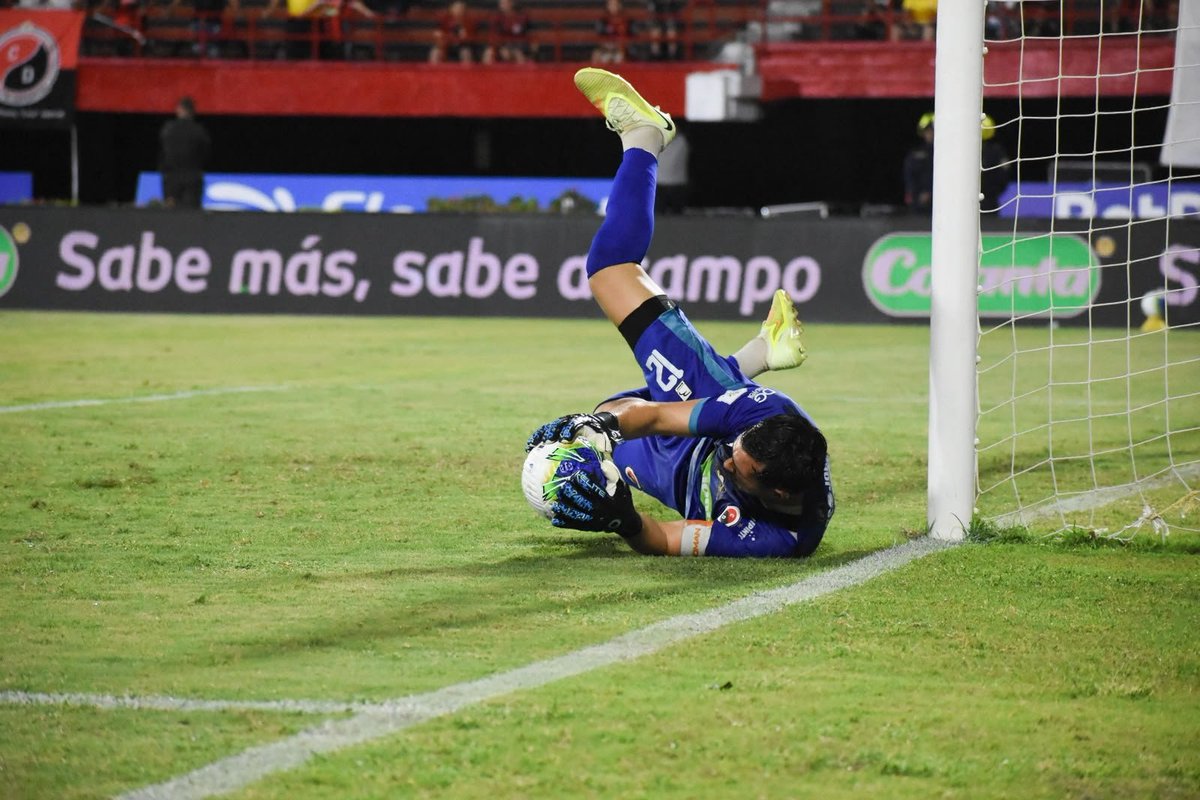 CucutaDeportivo's tweet photo. Final manoooo. Casi que no. No me crea tan Toche que paridera. @Cucutaoficial @CucutaDeportivo 2 @ClubLlanerosFC 1 bien Abadía. https://t.co/0z6KsqYidY