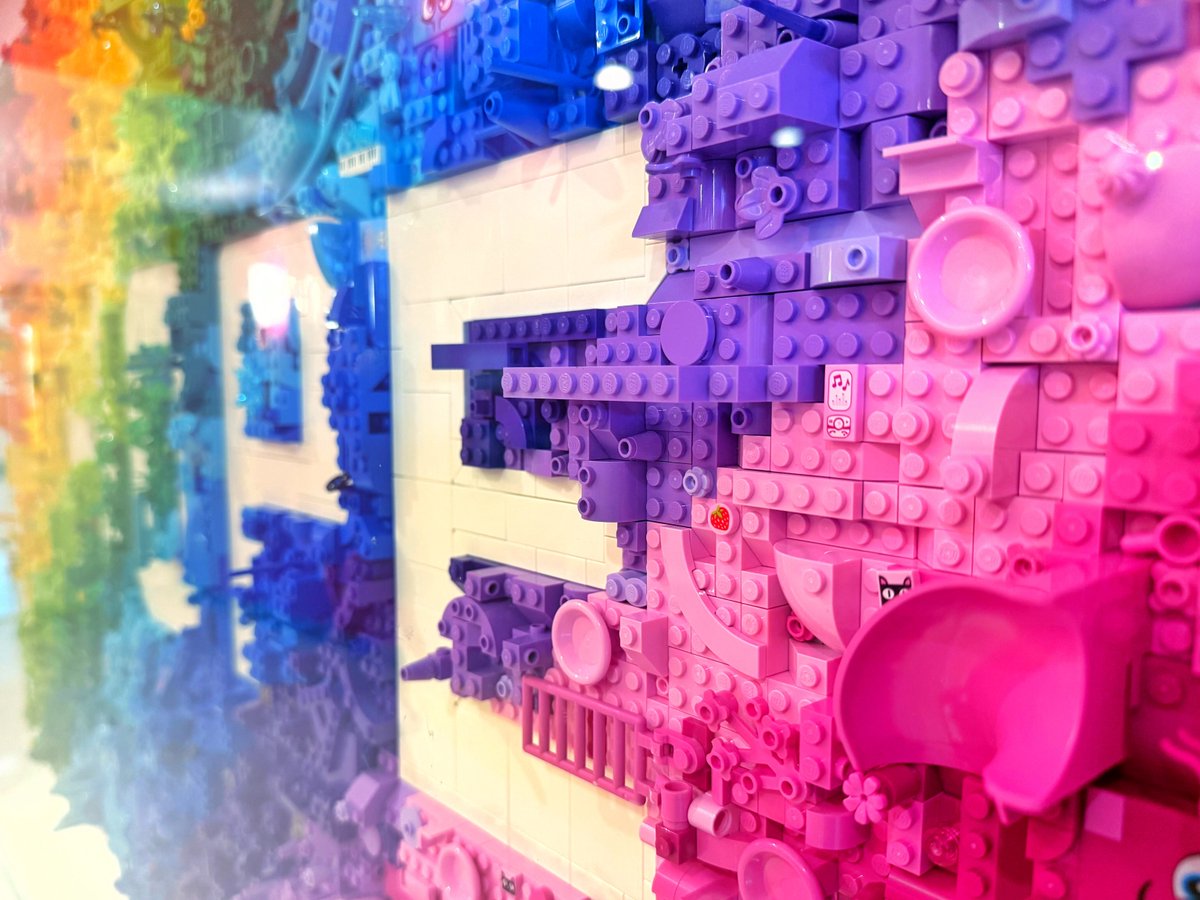 BorisFranzese's tweet photo. We’ve seen this artwork at Children’s Hospital countless times, but I never got close enough to realize it was made of LEGO bricks. It’s so much cooler now. https://t.co/FNRAt3wHT0