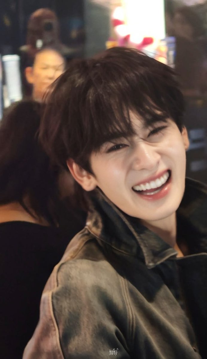 merraaps's tweet photo. his smile is so healing https://t.co/cEIzhXsU83