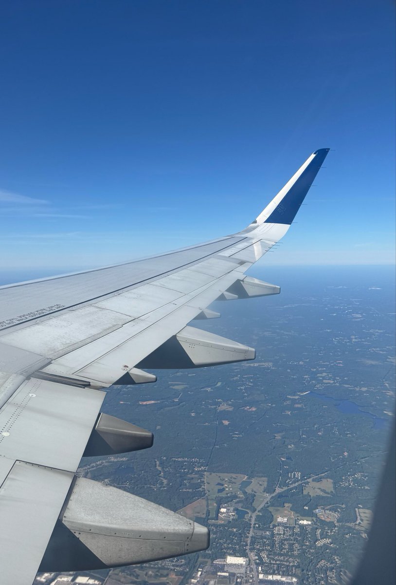 love_hogaza's tweet photo. Vuelo destino a la felicidad: Lucero Hogaza. ✈️✨ https://t.co/DM0qGRujXv