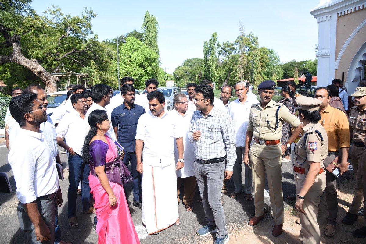 CTR_Nirmalkumar's tweet photo. நேற்று (26.09.2026) மதுரை காந்தி நினைவு அருங்காட்சியகத்தில் மாண்புமிகு தமிழ்நாடு முதலமைச்சர் அவர்கள் பல்வேறு அரசு நிகழ்ச்சிகளில் பங்கேற்பதற்காக மதுரை மாவட்டத்திற்கு வருகை தருவதை முன்னிட்டு மேற்கொள்ளப்பட்டு வரு��் முன்னேற்பாடு பணிகள் தொடர்பாக ஆய்வு செய்த போது.

உடன் மதுரை மேற்கு ச‌ட்டம‌ன்ற தொகுதி  உறுப்பினர் திரு  S.R தங்கப்பாண்டி, மாவட்ட ஆட்சித்தலைவர் திரு. நிஷாந்த் கிருஷ்ணா, இ.ஆ.ப., அவர்கள்,  மாநகராட்சி ஆணையாளர் திரு.கௌரவ் குமார்,இ.ஆ.ப., அவர்கள் ஆகியோர் உடன் உள்ளனர்.