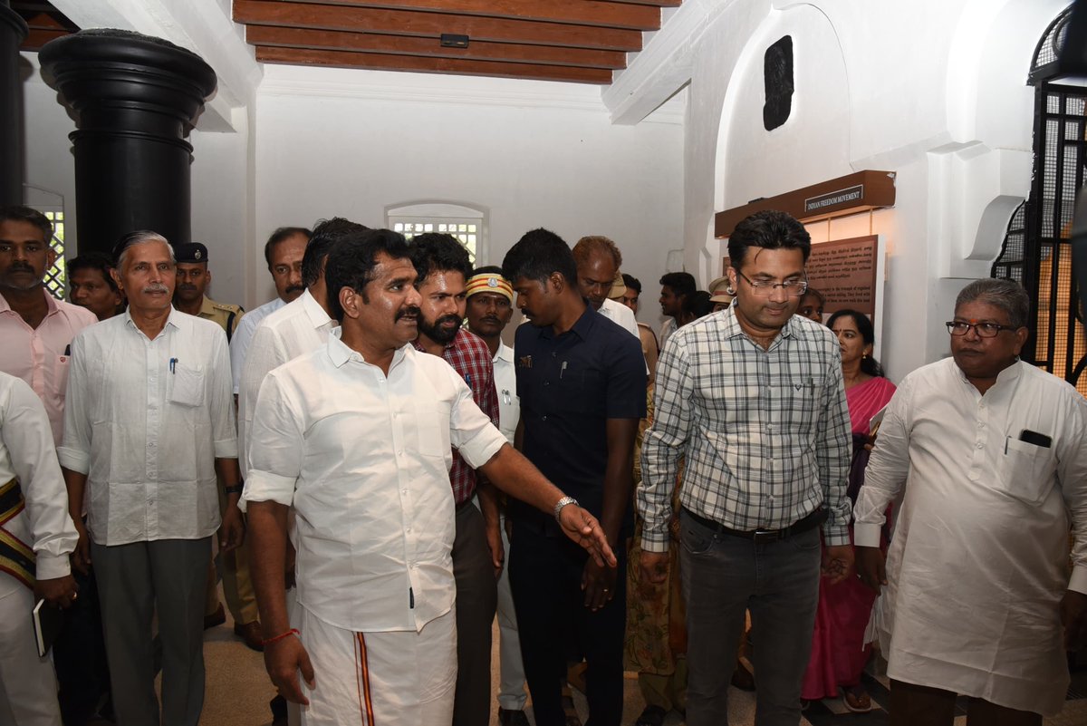 CTR_Nirmalkumar's tweet photo. நேற்று (26.09.2026) மதுரை காந்தி நினைவு அருங்காட்சியகத்தில் மாண்புமிகு தமிழ்நாடு முதலமைச்சர் அவர்கள் பல்வேறு அரசு நிகழ்ச்சிகளில் பங்கேற்பதற்காக மதுரை மாவட்டத்திற்கு வருகை தருவதை முன்னிட்டு மேற்கொள்ளப்பட்டு வரு��் முன்னேற்பாடு பணிகள் தொடர்பாக ஆய்வு செய்த போது.

உடன் மதுரை மேற்கு ச‌ட்டம‌ன்ற தொகுதி  உறுப்பினர் திரு  S.R தங்கப்பாண்டி, மாவட்ட ஆட்சித்தலைவர் திரு. நிஷாந்த் கிருஷ்ணா, இ.ஆ.ப., அவர்கள்,  மாநகராட்சி ஆணையாளர் திரு.கௌரவ் குமார்,இ.ஆ.ப., அவர்கள் ஆகியோர் உடன் உள்ளனர்.
