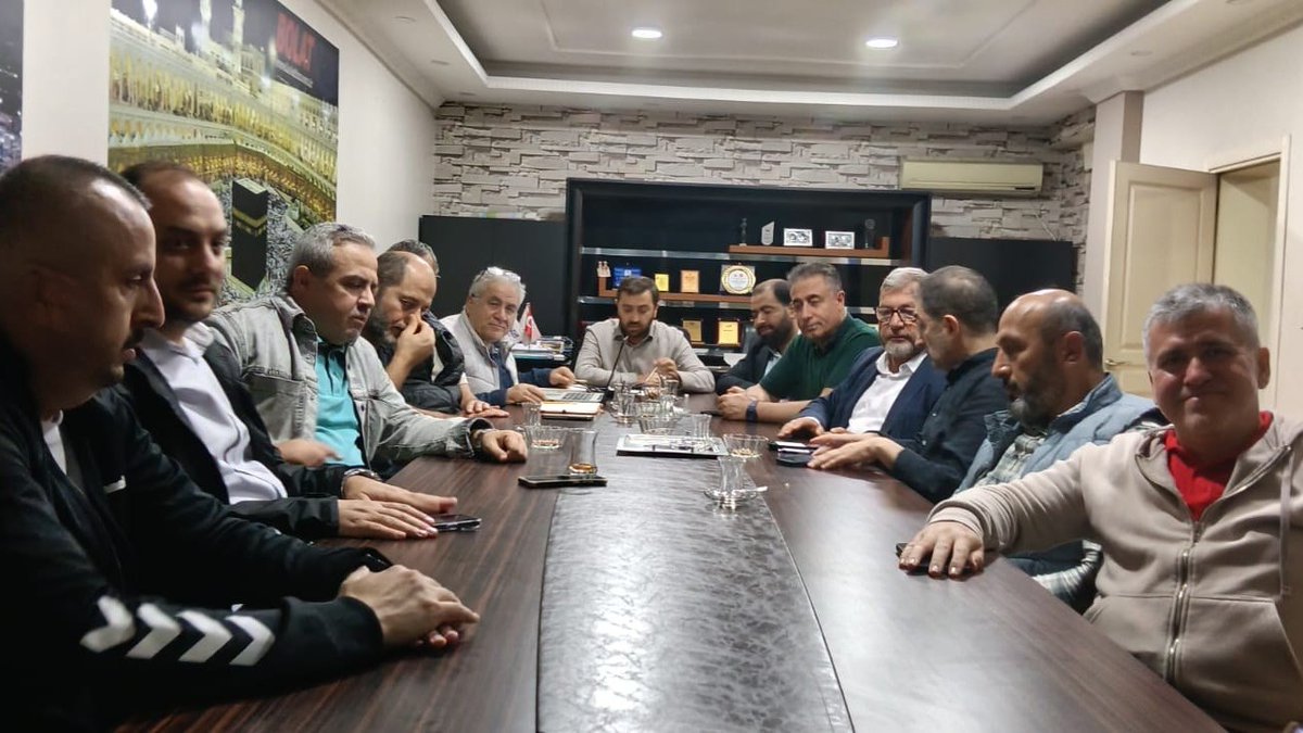 esderistanbul's tweet photo. ESDER İstanbul Şube Başkanı Kenan Tabak başkanlığında, Anadolu Yakası Sorumlusu Eyüp Baklacıoğlu'nun ev sahipliğinde Anadolu Yakası bölge ve ilçe başkanları toplantısı gerçekleştirildi. Toplantıya ESDER İstanbul teşkilatından bölge ve ilçe başkanları katıldı. https://t.co/j3dLrI90RC
