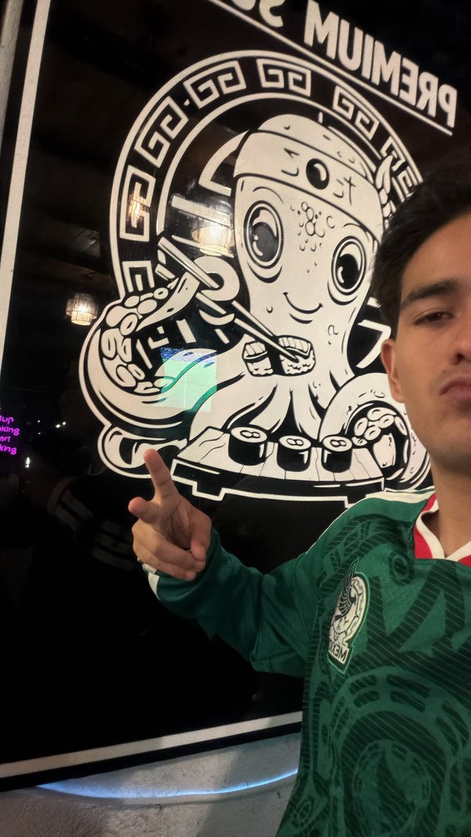 EmmanuelNuCi10's tweet photo. viva México, viva premium sushi vamos mexicooo

#LaEraDeRafa @TUDNMEX https://t.co/4laQ5evi54