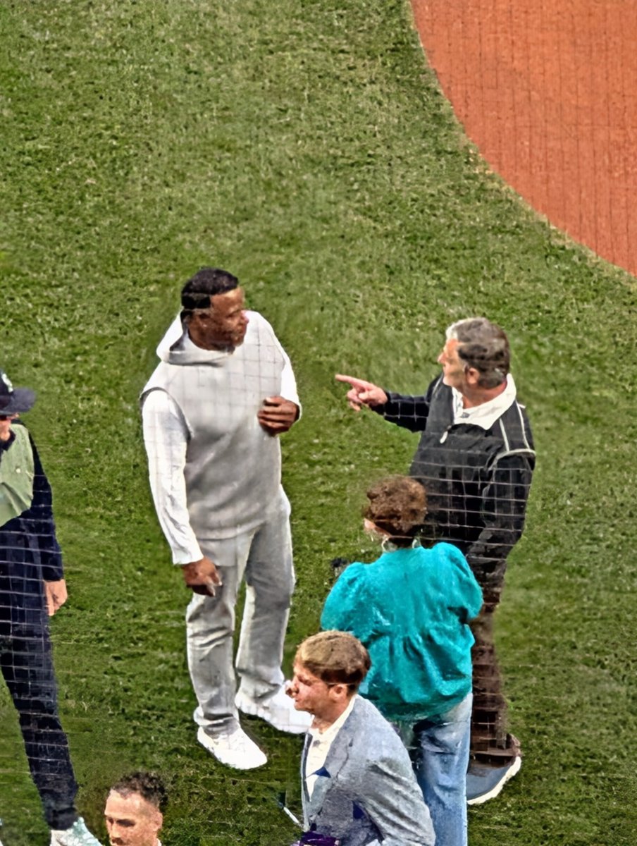 k___clark's tweet photo. #GoMs @Mariners @swingman24_ #jamiemoyer https://t.co/ZHt9EkZFUM