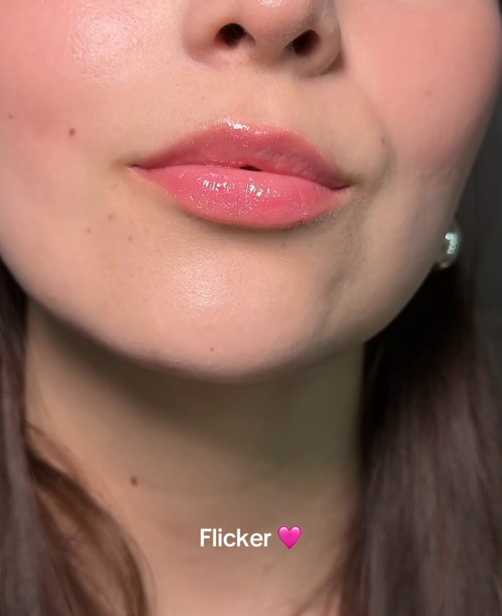 FofinhoLeonardo's tweet photo. Rare Beauty Positive Light Luminizing Lip Gloss 
Tono: Flicker 
Q215 https://t.co/IgEj5vVjZJ