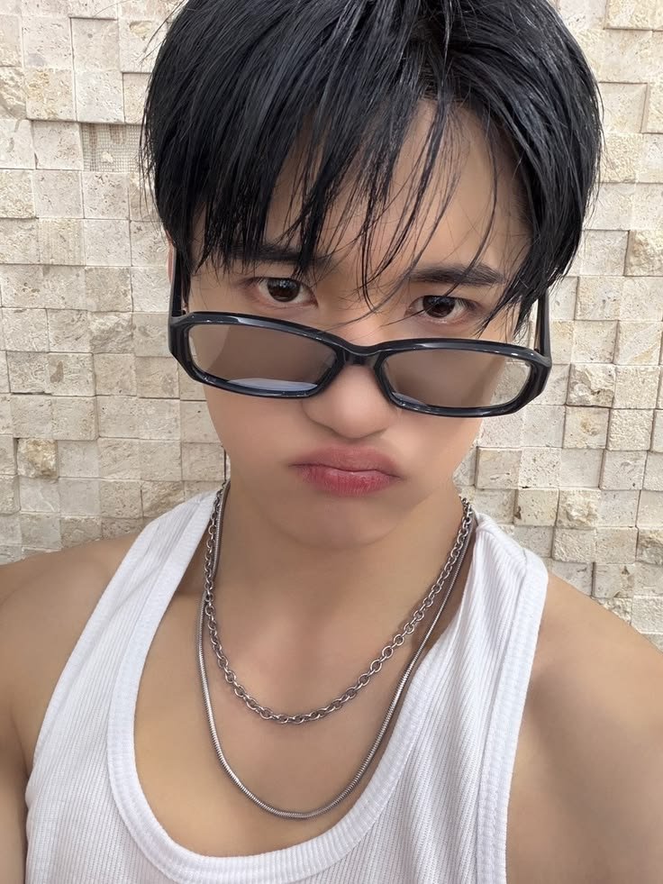 8turngirll's tweet photo. TWIN where have you been? pt.2 😏😏😏

#TurningSelcaDay #TSD #8TURN #재윤 #8TURN #에잇턴 #JAEYUN @8TURN_official @MEMBERS_8TURN https://t.co/oZGWm3BXra
