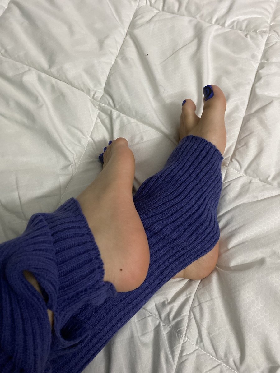 itsMilkysWay's tweet photo. My girlfriend's feet have become internet fuck meat for random strangers..
Thanks for glazing Daisy's cute little feet..
#bbc #blacked #bnwo #sissy #nsfwtwt #qos #snowbunny #loser #beta #feet https://t.co/TV0a84d1jq