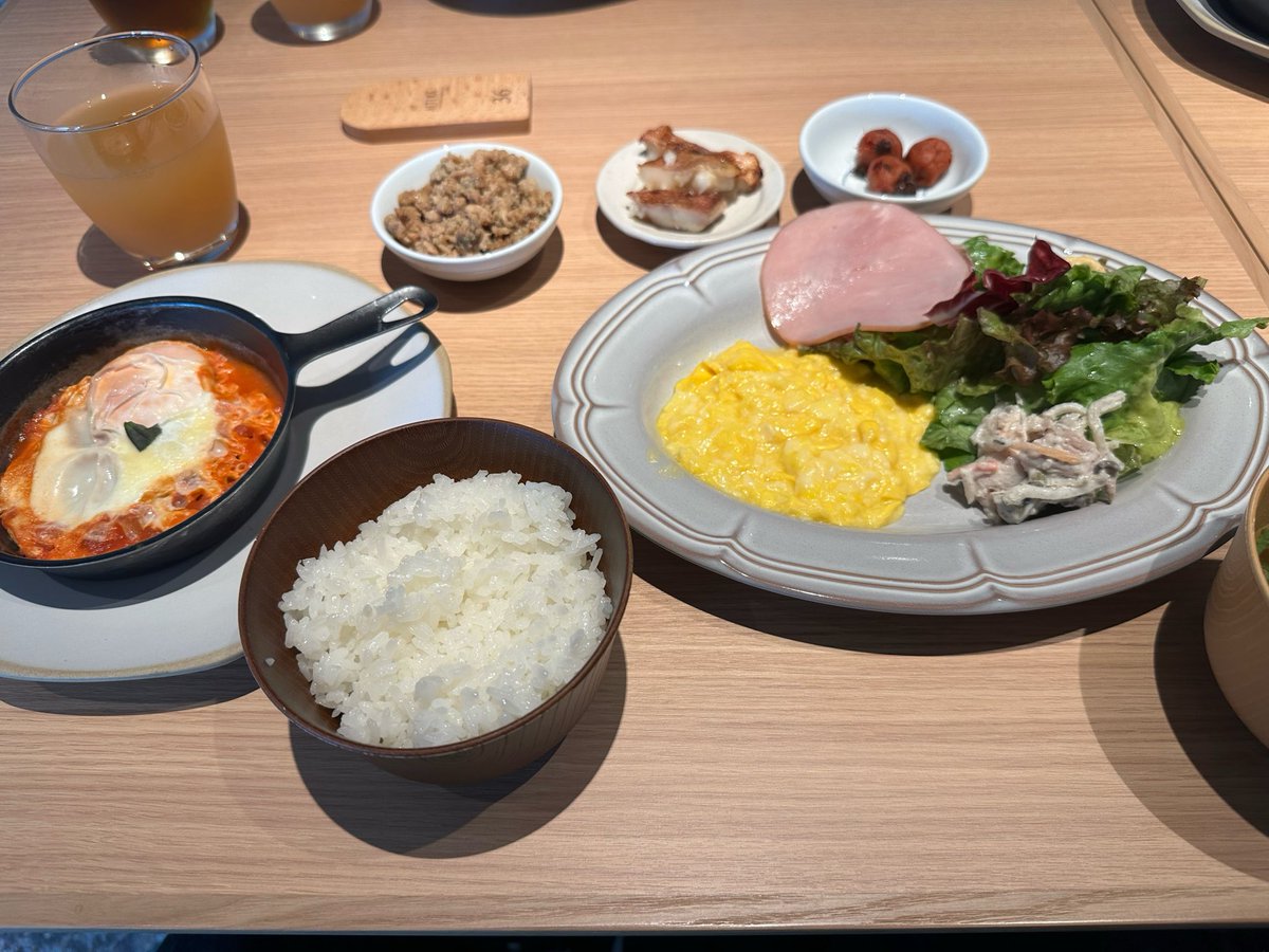 default2E's tweet photo. ご機嫌な朝食だ https://t.co/lAG0IZ24g1