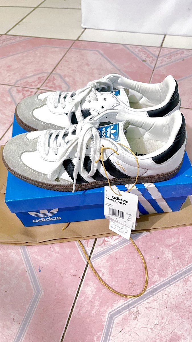 shitp0stoffar's tweet photo. bismillah..
WTS ‼️ sepatu size 40 👟

baru dipake 2x ajaa, insole = 25cm💸 nego tipis boleh. yuk satset dm..

#WTS #WTSIndonesia #Preloved #Sepatu #zonauang #zonabelanja #zonajajan #preloved https://t.co/5zjD8269Zp