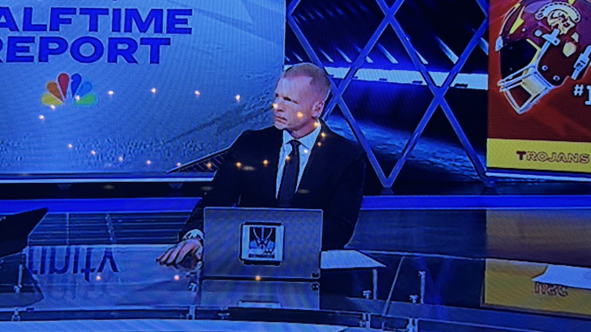 alekarend's tweet photo. .@CSimmsQB Are you fucking serious? Dante Moore slid late? You feel sorry for the defender? That was absolutely PATHETIC commentary. Embarrassing. https://t.co/fGzxNsBrVF