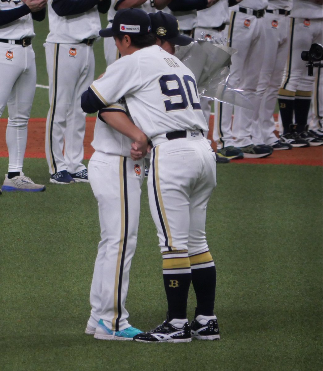 bs63370's tweet photo. 俺の友だち😭
#西野真弘 #小田裕也 
#Bs2026 https://t.co/Bum0F374bj